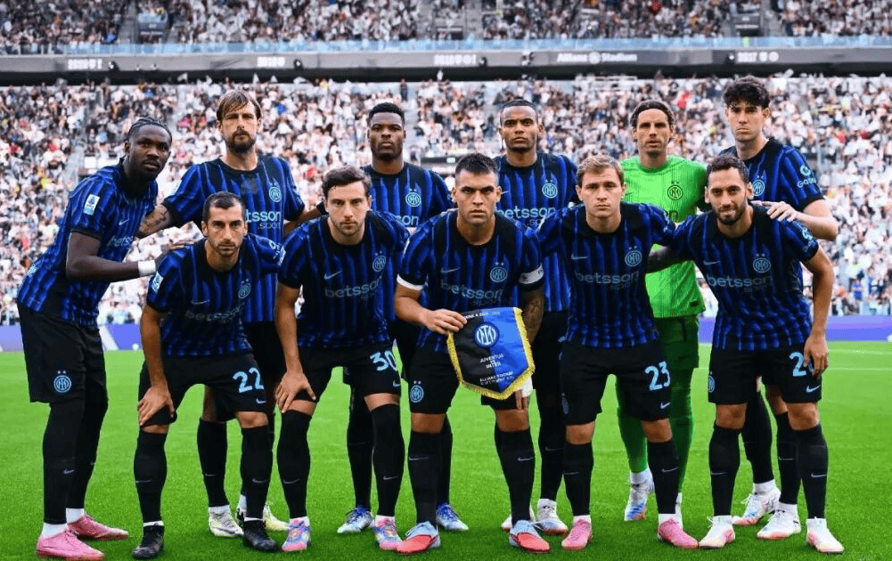 有惊无险，小麦和孔蒂所乘飞机警告灯误报导致飞机迫降（虚惊一场：小麦与孔蒂所乘航班因警告灯误报紧急降落）