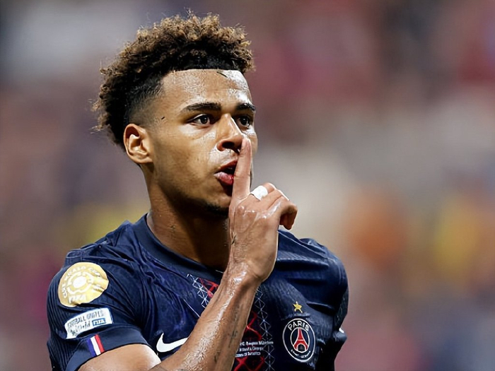 美记：德拉蒙德受伤后在球员通道坐上了轮椅