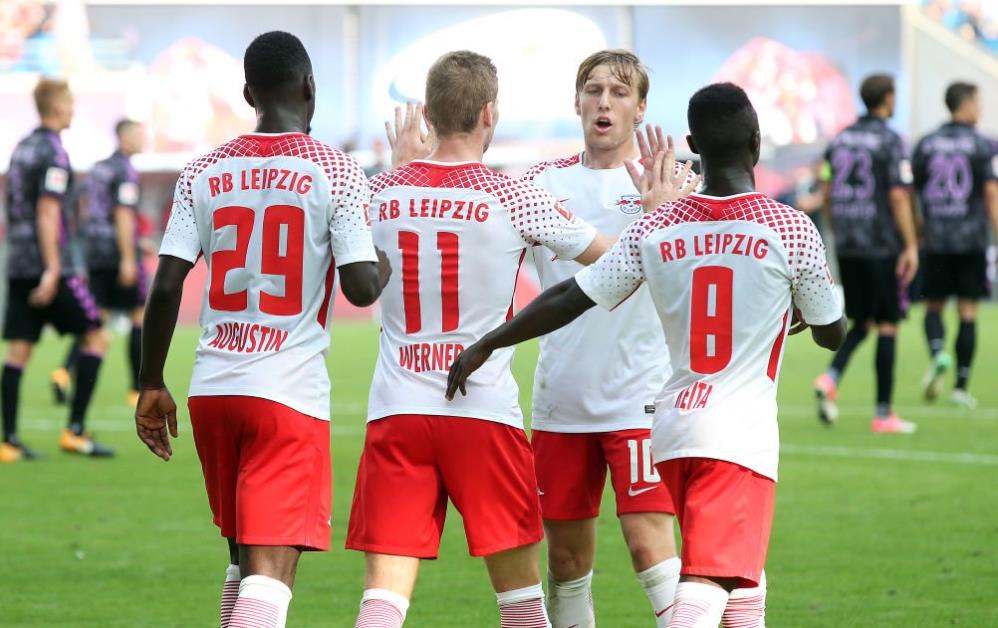 意媒：铃木彩艳可能因为手部骨折缺阵三个月，明年2至3月复出（意媒称铃木彩艳手部骨折或伤停三月，预计明年2至3月复出）