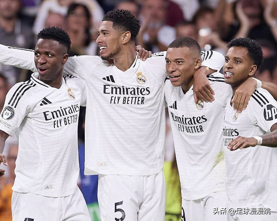 阿贾克斯客场4-2逆转卡拉巴克，收获本赛季欧冠首胜