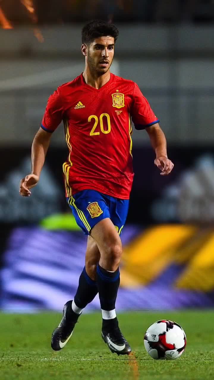 尤文客战紫百合大名单：伊尔迪兹领衔，凯利、卡瓦尔回归（尤文做客紫百合出征名单：伊尔迪兹压阵，凯利、卡瓦尔双双复出）