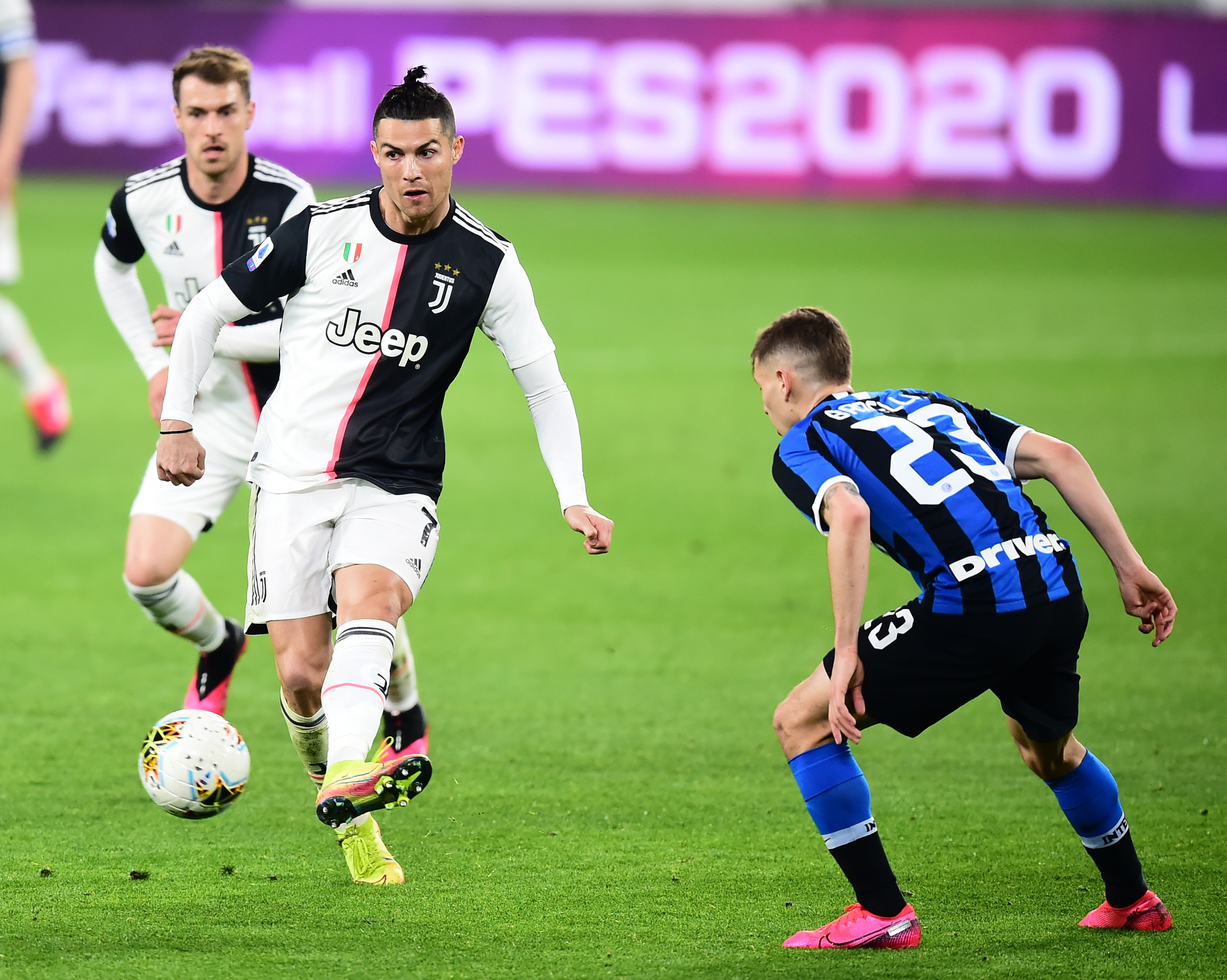 绿茵传承，足球主题文化展“十五运”站在广东美术馆开幕