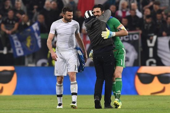 艾维和哈里斯复出！活塞VS雄鹿首发：康宁汉姆大战罗林斯（艾维与哈里斯伤愈复出！活塞战雄鹿首发出炉：康宁汉姆对决罗林斯）