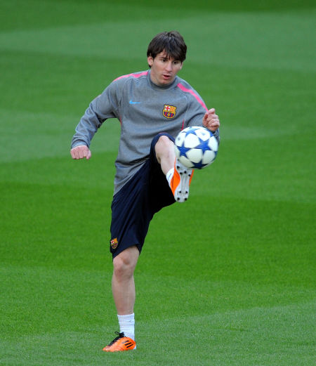 杨晨对话施拉普纳：中国球员不该只为钱踢球，留洋从乙级开始