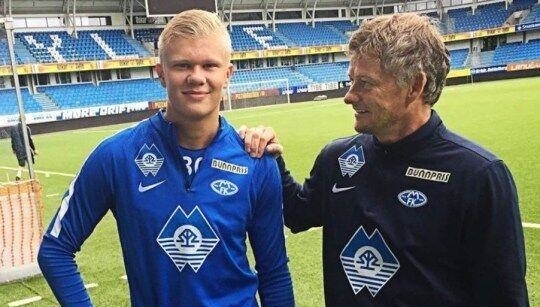 世体：马拉多纳84年国王杯决赛的巴萨10号球衣以15万欧售出（《世体》：马拉多纳1984年国王杯决赛巴萨10号战袍拍出15万欧元）