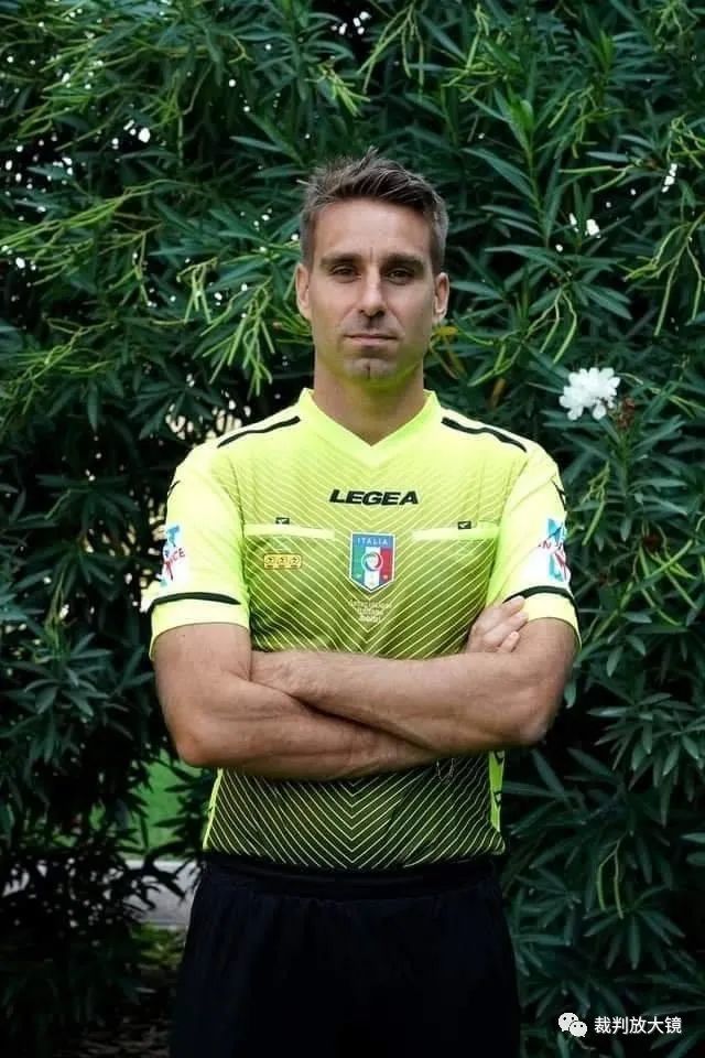 凌空斩世界波，王燊超当选中超官方第29轮最佳球员（凌空世界波定乾坤，王燊超荣膺中超第29轮官方最佳球员）