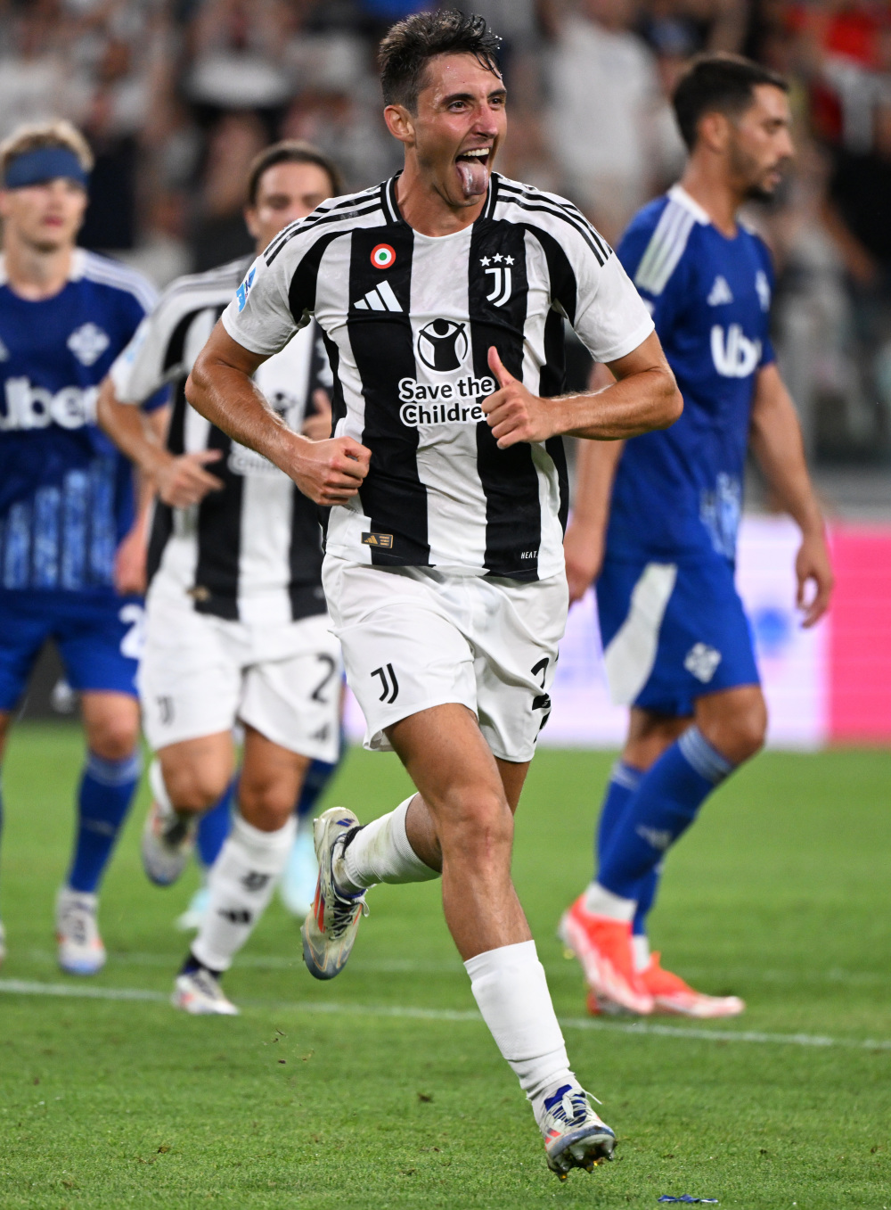 🎮HLE 1-0 T1：Peyz天肥卢锡安无力回天，HLE首局先下一城（🎮HLE先拔头筹1-0 T1：Peyz卢锡安再肥难救主，首局HLE收下胜利）